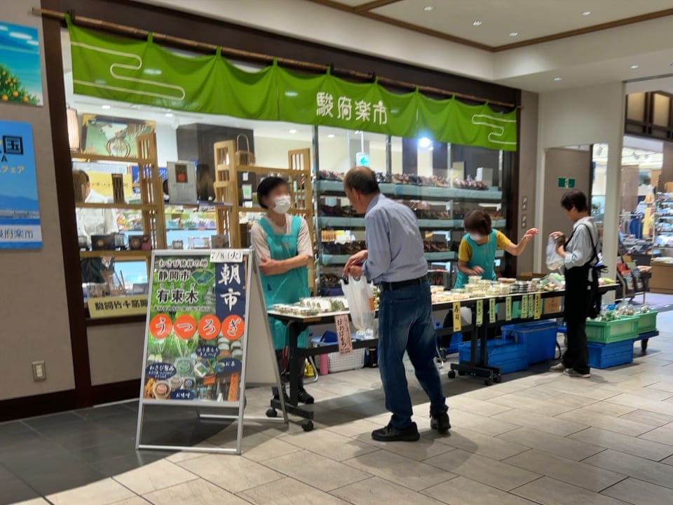 「有東木うつろぎ」朝市の様子